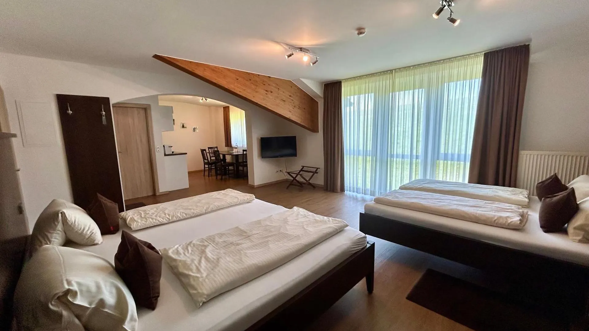 Gaestehaus Am Lindenhain Erding 0*,  Germany