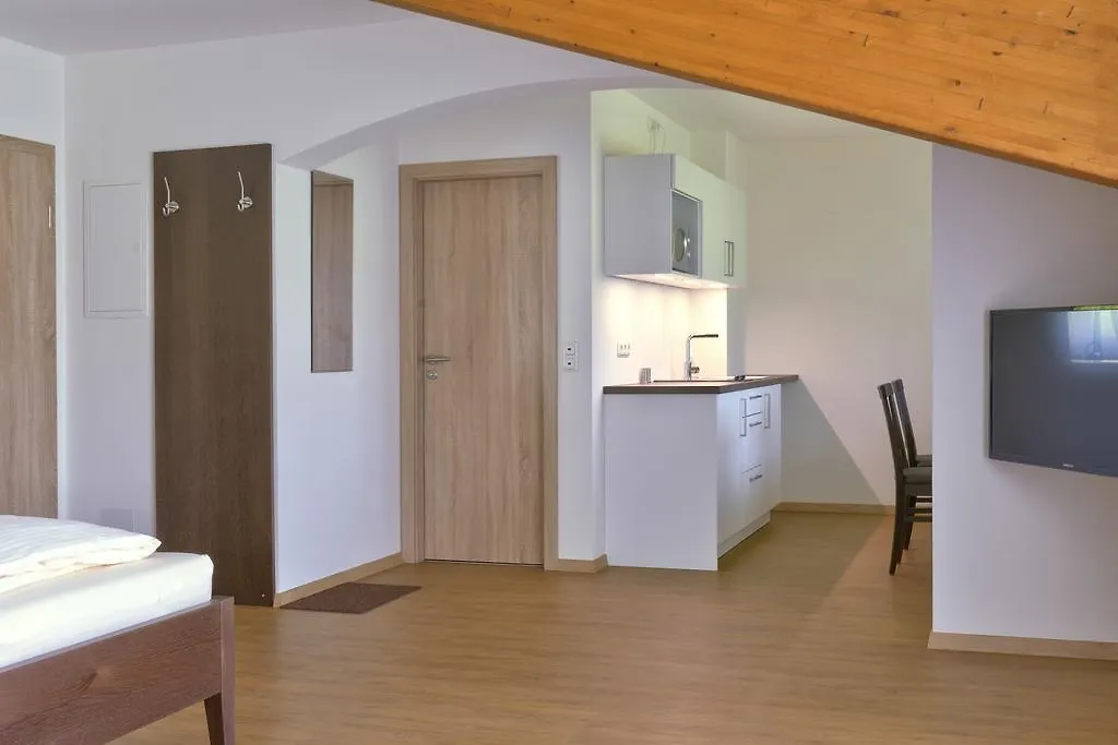 Daire Gaestehaus Am Lindenhain Erding Almanya